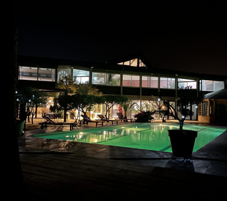 photo-exterieure-nuit-piscine